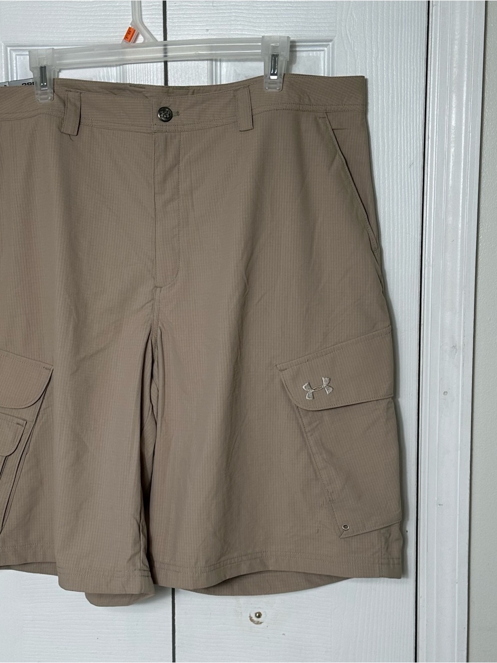 Under Armour Men's Khaki Cargo Shorts - Light Tan